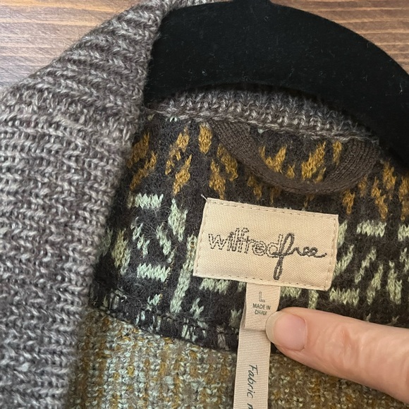 Wilfred Free winter cape wrap - Picture 3 of 4